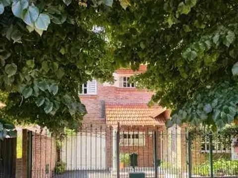 Casa en Venta en Temperley, USD 198.000