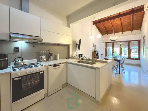 Casa en Venta con 2 cocheras