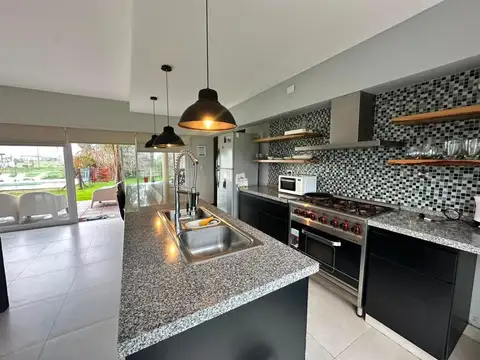 Casa en Venta con 1 cochera