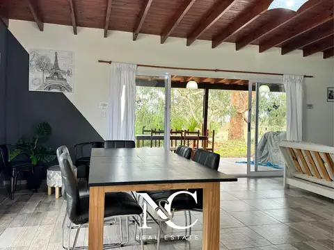 Casa 4 ambientes con 2 baños