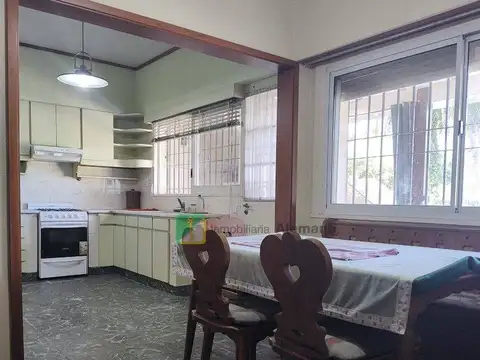 VENTA chalet de 4 dormitorios en la mejor zona de Villa Ballester.-
