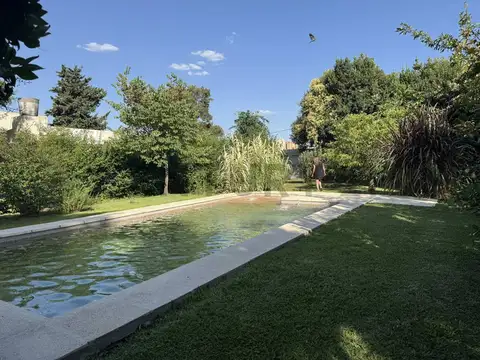 Casa en Venta de 4 dormitorios, 8 ambientes, Lisandro Olmos