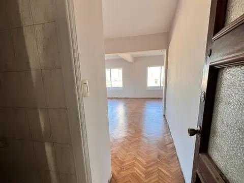 Oficina en Alquiler 75 años