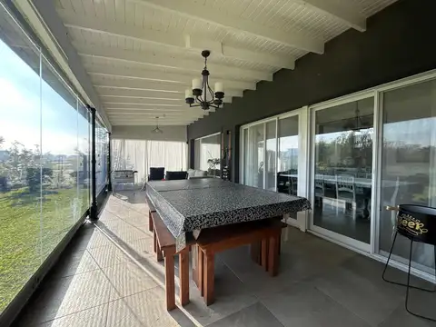 CASA A LA VENTA EN CANTÓN GOLF - CON VISTA A LA LAGUNA