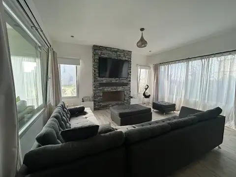 Casa 5 ambientes con 3 baños