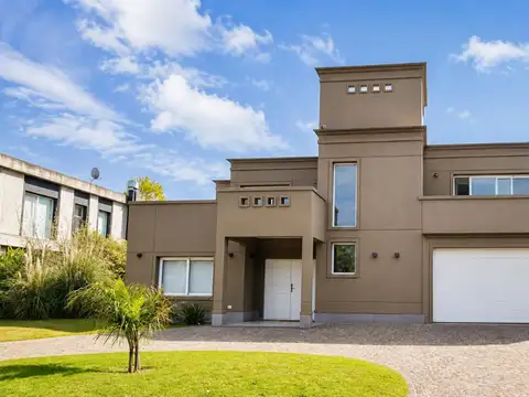 CASA 5 AMBIENTES EN VENTA EN BARRIO VALDEVEZ