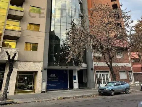 Oficina en Plaza Paso E/ 44 Y 45