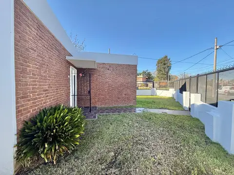 CASA VENTA 3 AMBIENTES COCHERA PATIO APTO CREDITO