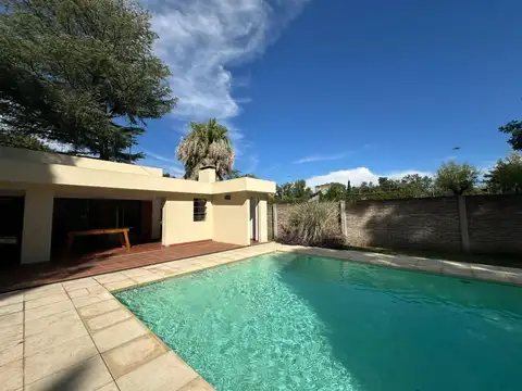 Casa 4 ambientes con 1 baño