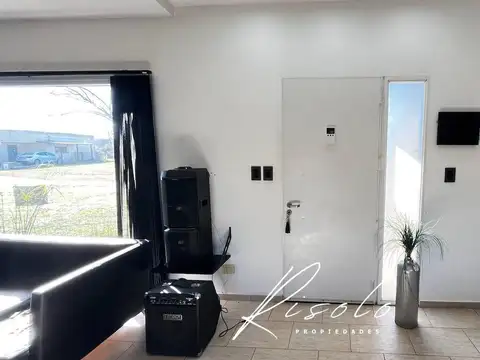 Casa en Venta con 4 cocheras