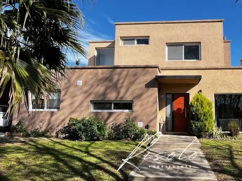 Casa en Venta, Pileta, 3 dormitorios, Pileta, Jacuzzi. Lote Interno, Barrio Cerrado, Escobar
