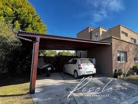Casa en Venta con 4 cocheras