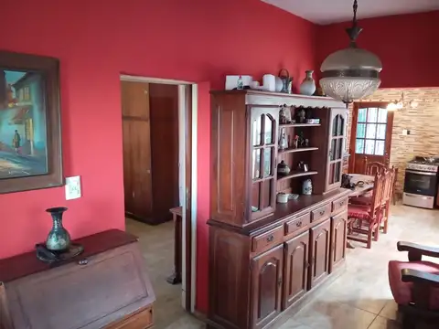 Casa 4 ambientes con 2 baños