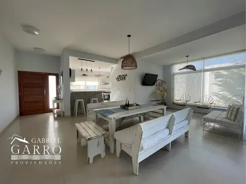 Casa en Alquiler Temporal con 4 cocheras
