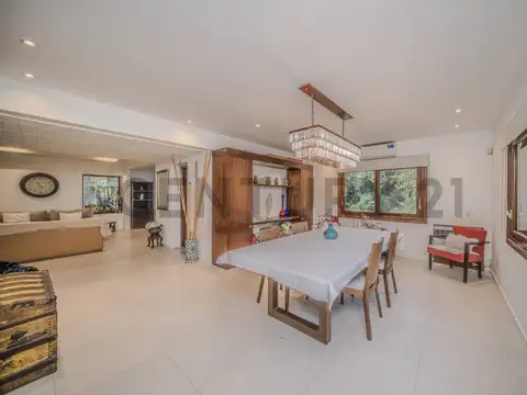 Casa 4 ambientes con 4 baños