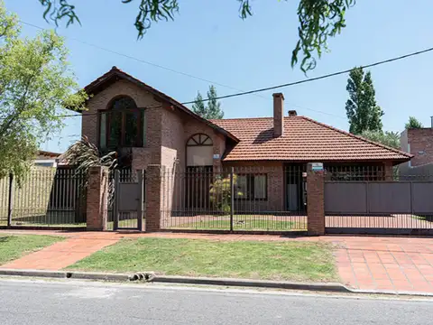 CASA EN VENTA GONNET