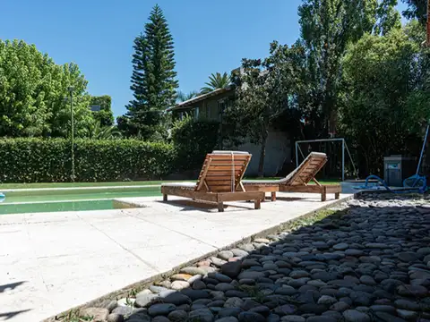 Casa en Venta con 4 cocheras