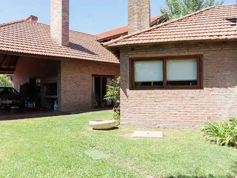 CASA EN VENTA GONNET