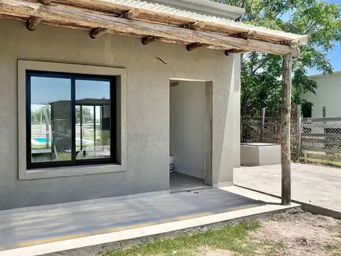 Casa 4 ambientes con 2 baños