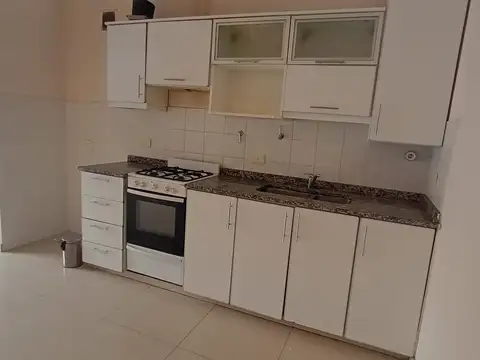 Depto Tipo Casa en Alquiler en Wilde, $ 600.000