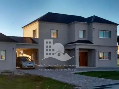 Casa en alquiler en las Golondrinas 5 ambientes