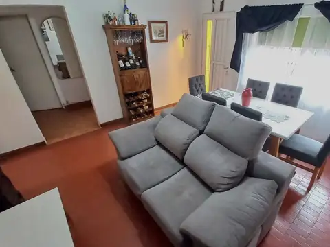 VENTA CASA 3 AMBIENTES CASTELAR JARDÍN COCHERA