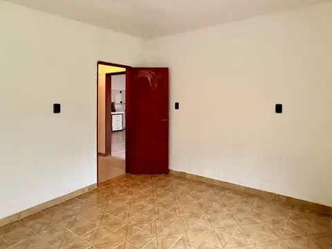 Casa 4 ambientes con 1 baño