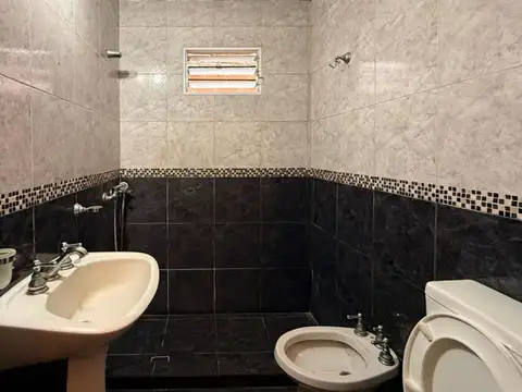 CASA EN VENTA 2 DORMITORIOS SAN LORENZO