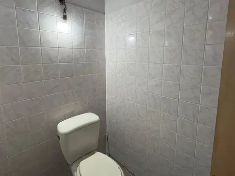 Local Vidriera Frente- 7,60 x 13 - Av Alberdi al 5000- Sin Expensas- Optativos 2 depósitos linderos. Wp 