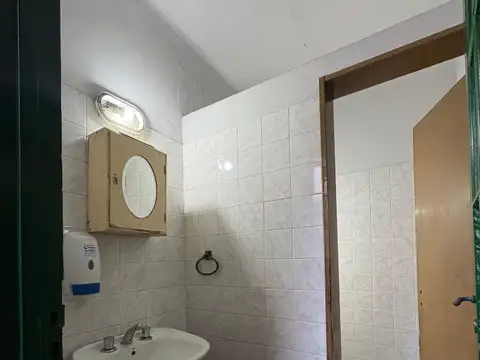 Avenida Juan Bautista Alberdi 5000, Piso pb