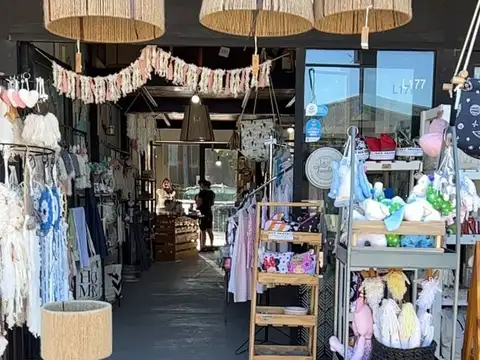 VENTA LOCALES en Centro Comercial Docks del Puerto