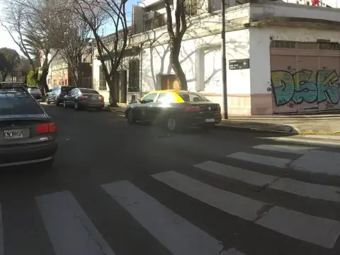 Venta local comercial,con sotano ,sin expensas.