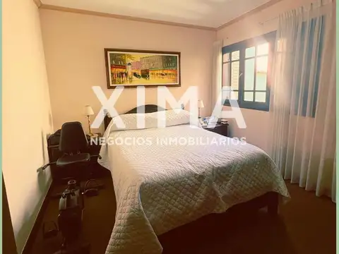 Oficina 10 ambientes con 4 baños