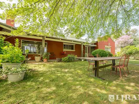 Casa 14 ambientes con 6 baños