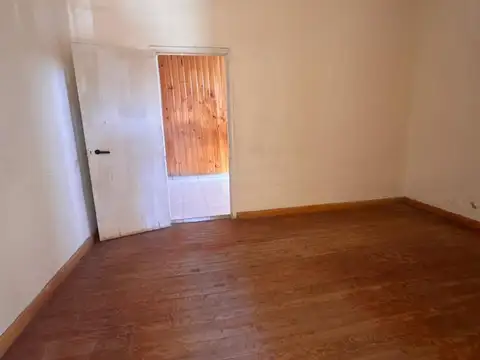 Casa 4 ambientes con 1 baño