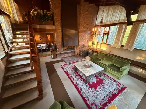 Casa 6 ambientes con 4 baños