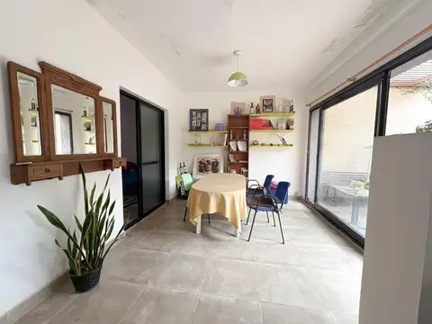 Casa 5 ambientes con 2 baños