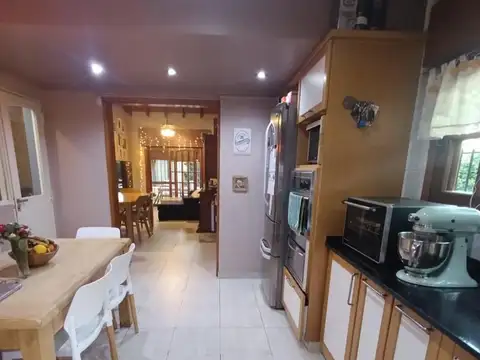 Casa 4 ambientes con 2 baños