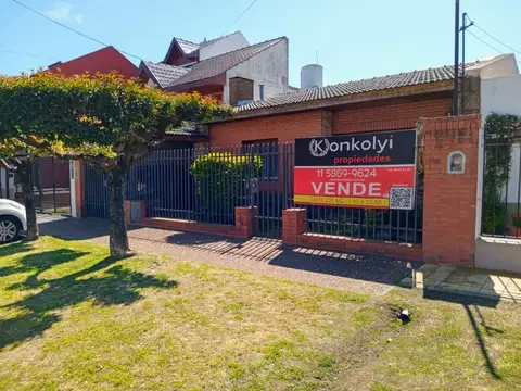 OPORTUNIDAD CHALET 4 AMBIENTES COCHERA JARDIN ESCUCHA OFERTA