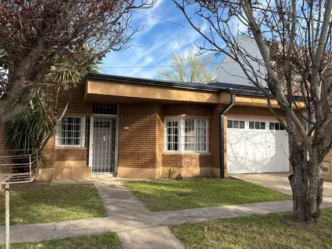 VENTA CASA CON QUINCHO ZONA PARQUE ESPERANZA