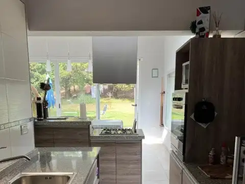 Casa 5 ambientes con 3 baños