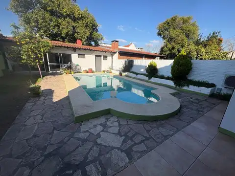 Casa en Venta con 4 cocheras