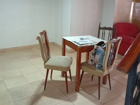 Casa 7 ambientes con 2 baños
