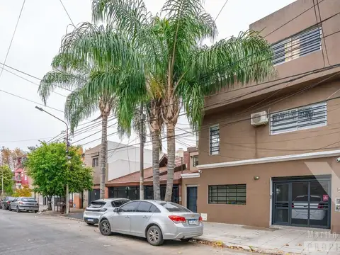 PH Único, tres ambientes, con cochera, quincho y terraza propia