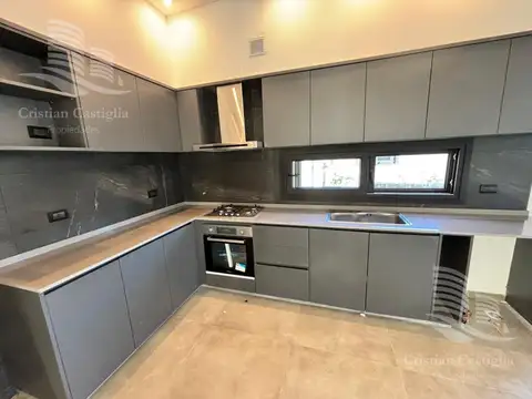 Casa 5 ambientes con 5 baños