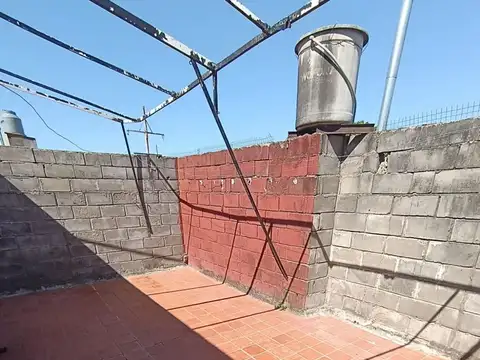 CASA EN VENTA  PLANTA ALTA DOS DOMITORIOS Y PATIO