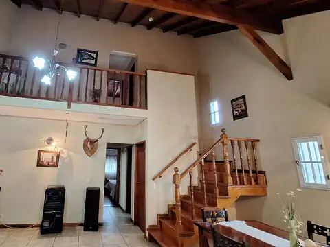 Casa en Venta con 3 cocheras