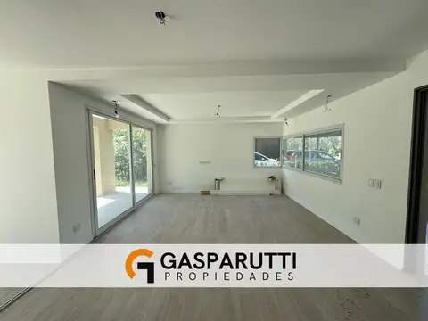 Casa en Venta con 4 cocheras