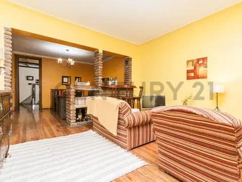 Casa 5 ambientes con 2 baños