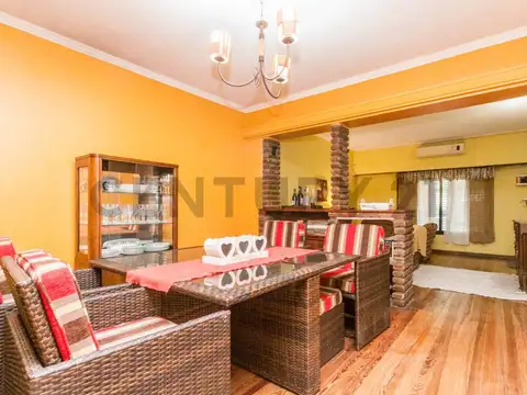 Venta de Casa 5 Ambientes en Lomas de Zamora!